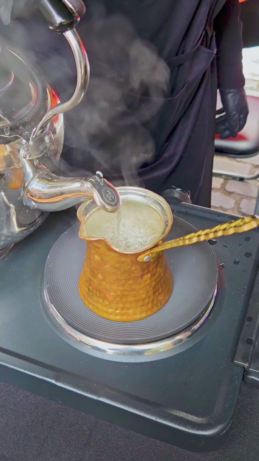 
                  
                    Load and play video in Gallery viewer, Farah Coffee - Authentic Somali Coffee - Smooth, Spiced, and Refreshingly Delicious.
                  
                